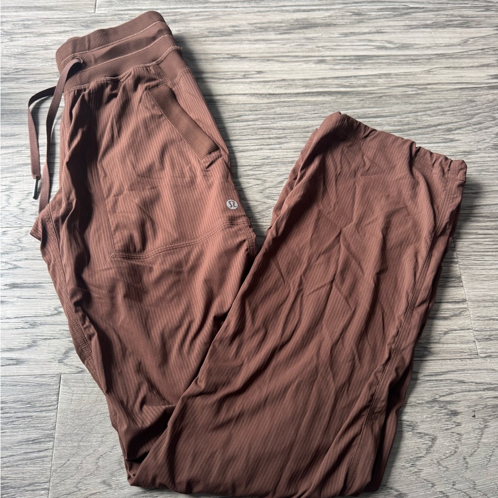 Brand new Lululemon women’s Brown Pants